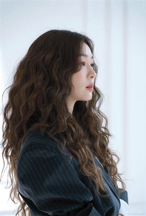 Queen YUNA KIM | Curly asian hair, Medium hair styles, Curly hair styles
