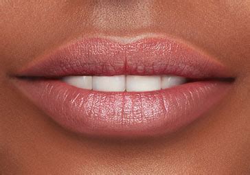 Lip Comfort Oil Intense: Hydrating Lip Care | Clarins India Online ...