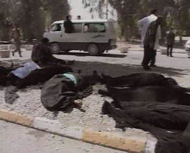 组图：巴格达踩踏事故后留下的大量鞋子_新闻中心_新浪网