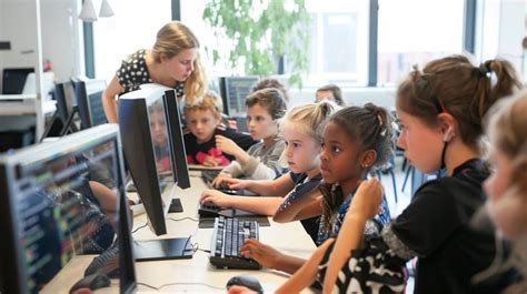 Computer Class Kids 的图像结果