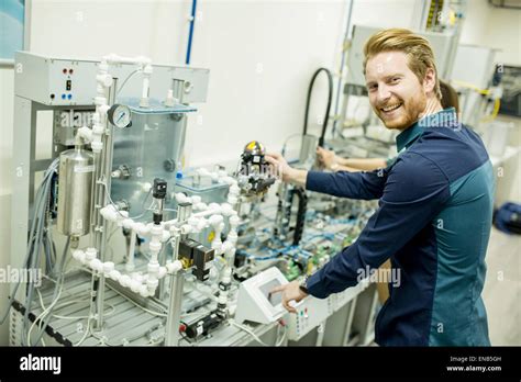 Factory Engineer 的图像结果