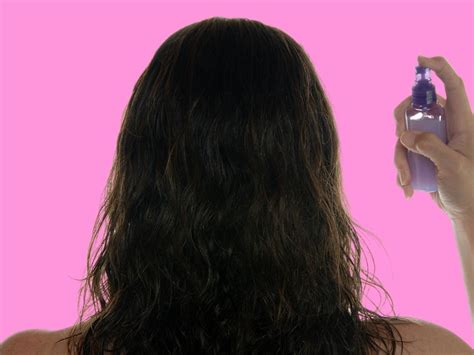 इस होममेड हेयर सेटिंग स्प्रे से तुरंत ही मिलेंगे चमकदार और रेशमी बाल ...