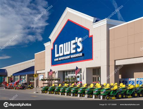 Lowe's Home Improvment Warehouse Exterior. — Stock Editorial Photo © wolterke #157139566