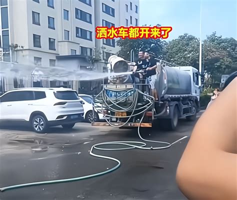 潍坊一新郎遭婚闹，被人绑在柱子上泼水扔鸡蛋，连洒水车都用上了_腾讯新闻