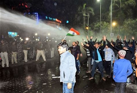 BPSC Protest: पटना में छात्रों पर लाठीचार्ज, प्रशांत किशोर समेत 21 ...