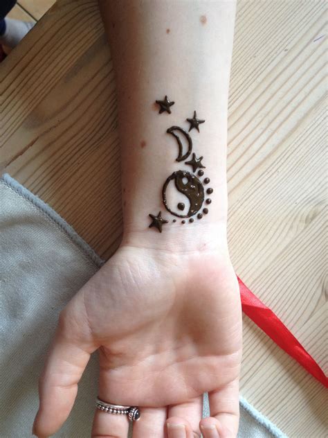 Yingyang, moon and stars Wrist henna tattoo design | Simple henna ...