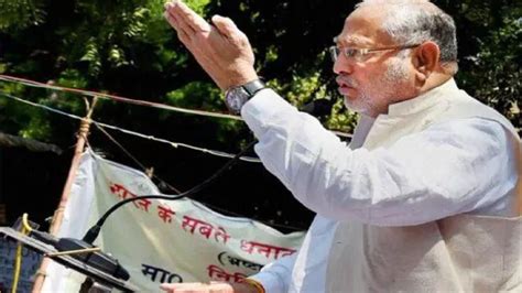 PM’s brother Prahlad Modi stages dharna at Jantar Mantar with fair ...