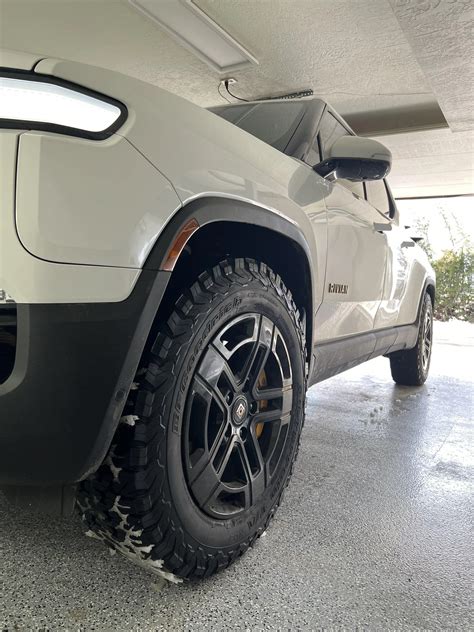 BFG KO2 - 275/65r20 tires installed on my R1T | Rivian Forum - R1T R1S ...