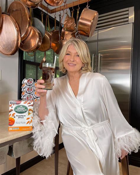 Martha Stewart posts 'thirst trap,' wins influencer award