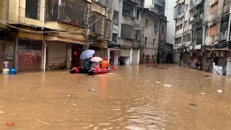 江西南昌强降雨引发内涝致村庄被淹 消防紧急营救受困村民-千里眼视频-搜狐视频