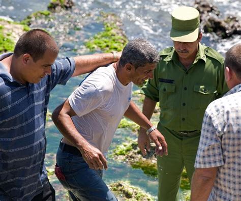 Cubans Enter US Through Mexico as Obama Keeps Old Immigration Policy ...