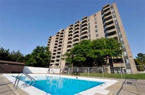 Villa Vista Apartments Ottawa, ON - 2969 Fairlea Cres | liv.rent