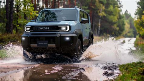 Toyota, "mini" Land Cruiser'ı tanıttı!