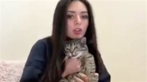 Streamer Tessi Under Controversies After Abusing Pet On Live Stream