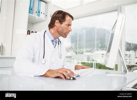 Doctor Using Computer 的图像结果