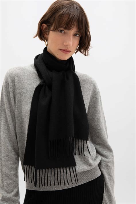 Black Cashmere Scarf – Johnstons of Elgin
