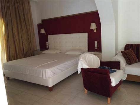 VILLA CHRISTINA SKIATHOS (Vromolimnos) - Inn Reviews, Photos, Rate ...