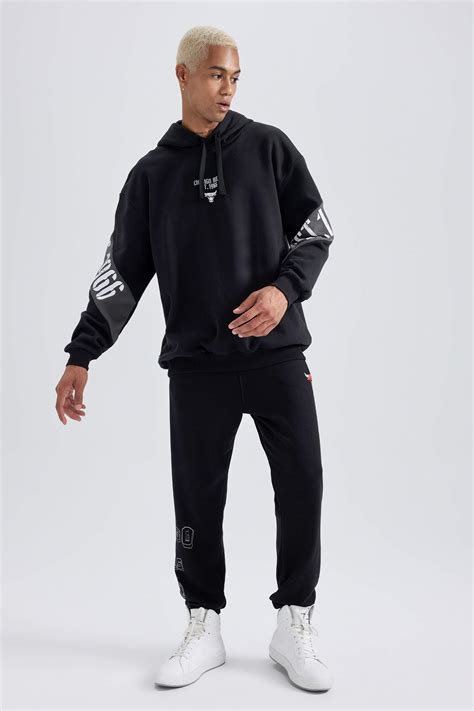 Black MAN Chicago Bulls Licensed Long Sleeve Sweatshirt 2926157 | DeFacto