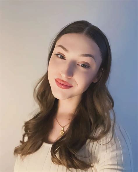 Mathilda Hogberg | 男扮女装祭典/男性が装う女性