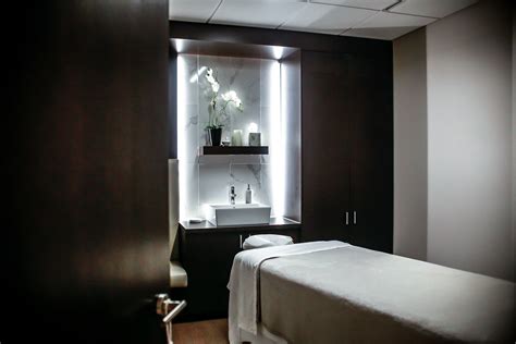 Banana Leaf Massage at Spa St-James — Mademoiselle Jules