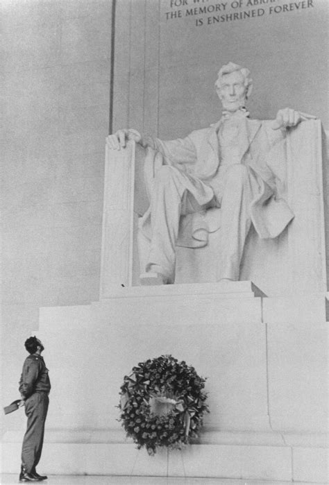 Fidel Castro at the Lincoln Memorial: Photo From 1959 - Rare Historical Photos