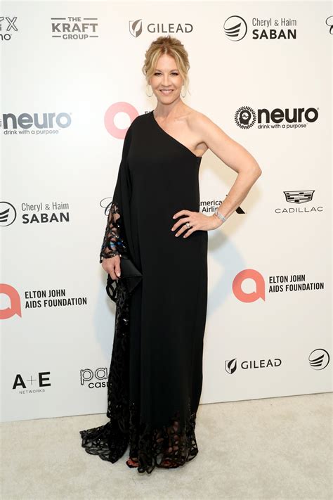 Jenna Elfman Net Worth