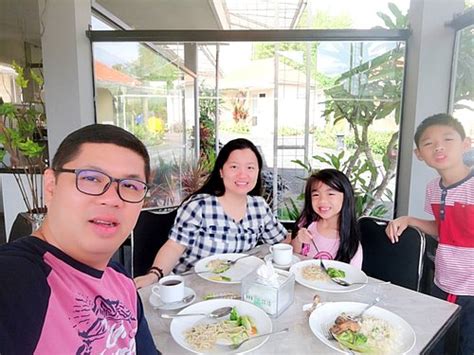 RIVERSTONE HOTEL & COTTAGE (Batu) - Hotel Reviews, Photos, Rate ...