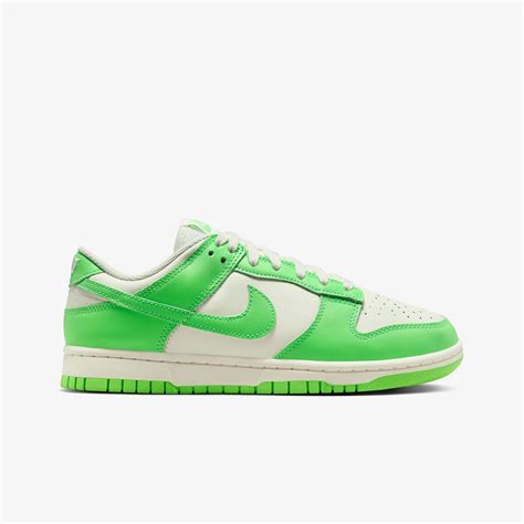 Nike Dunk Low 'Green Strike' (W) - WUNDER