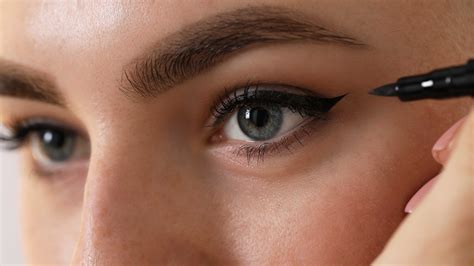 How to Apply Eyeliner: Tips & Techniques for All Eye Shapes