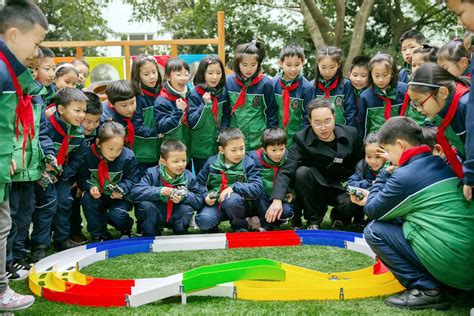 上海世界外国语学校校服购买指引-中小学生校服班服定制定做厂家