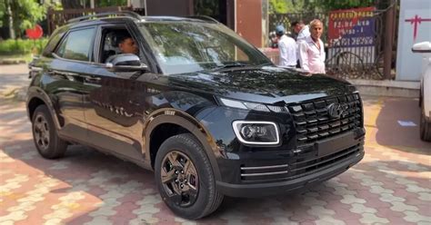 Hyundai Venue Knight Edition walk around on video