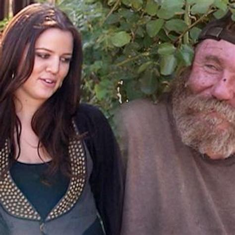 Khloe & Kourtney Kardashian Help the Homeless