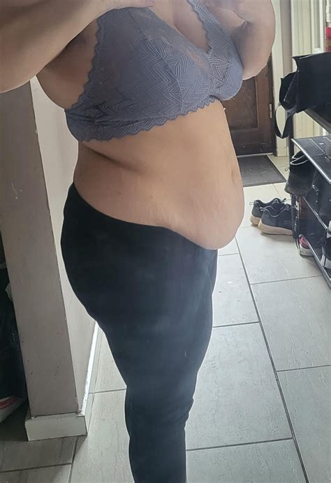 🤞 Mom belly- Almost a month in between pictures (85kg/187lbs -> 75kg ...