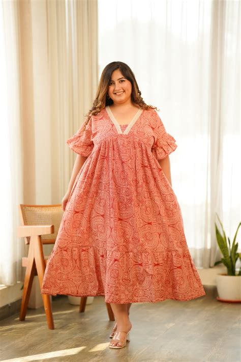 Red Paisley Maxi Dress – Nangaliaruchira