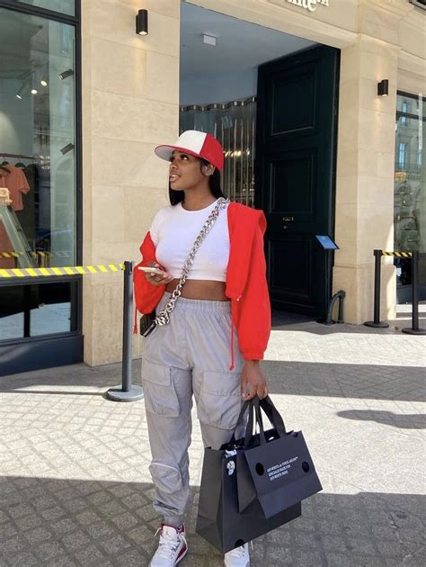 Pin by Asia on Black Fashion Aesthetics | Effortlessly chic outfits ...