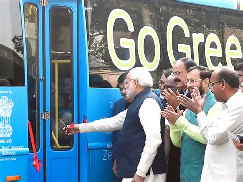 PM Modi entering the electric bus - PM Narendra Modi inaugurates ...