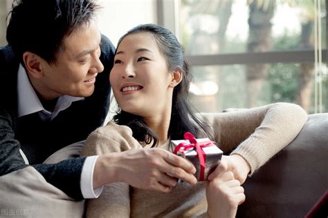 对象男送什么礼物最新素材