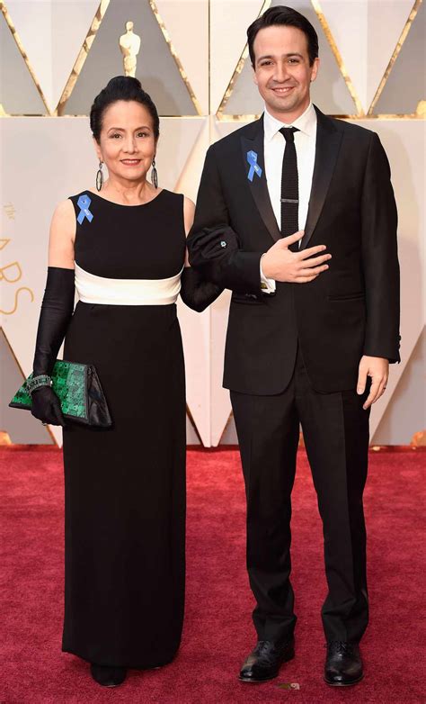 Oscars 2017: Lin-Manuel Miranda Brings Mom as Date