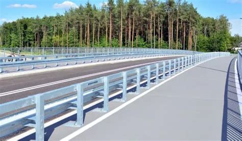 Best H2W5 Thrie Beam Crash Barriers Manufacturer, Supplier