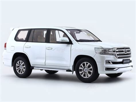 Toyota Land Cruiser LC200 white 1:18 Kengfai diecast Scale Model van ...