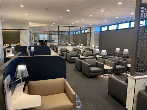 Review: United Polaris Lounge Washington Dulles IAD - The Aircraft King