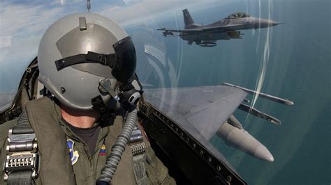 Military cockpit f-16 fighting falcon skyscapes sea wallpaper | (103634)