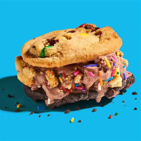 Insomnia Cookies opens in Detroit
