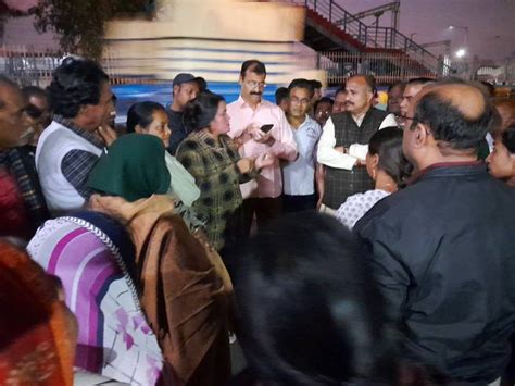 Indore News: एमआर-4 सड़क चौड़ीकरण में प्रभावित हो रहे 75 परिवार ...