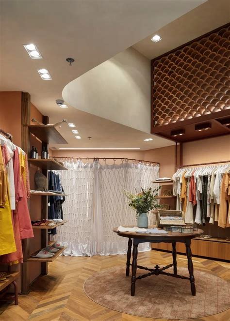 虽然只有27平米，但是这个服装店却让空间有了建筑的仪式感 – 米尚丽零售设计网-店面设计丨办公室设计丨餐厅设计丨SI设计丨VI设计