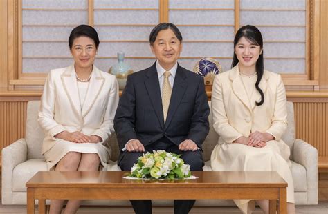 Naruhito Assumes Title of Emperor of Japan, Starting New 