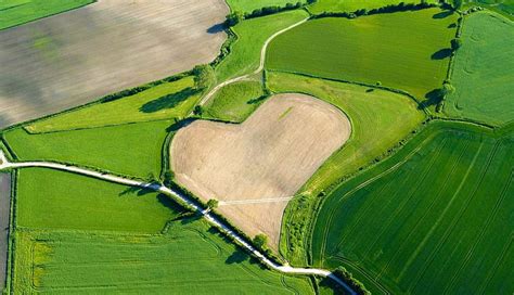 6 Beautiful Heart Shaped Landscapes To Visit Around The World ...