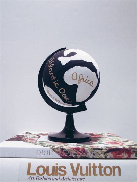 Painted Globe 的图像结果