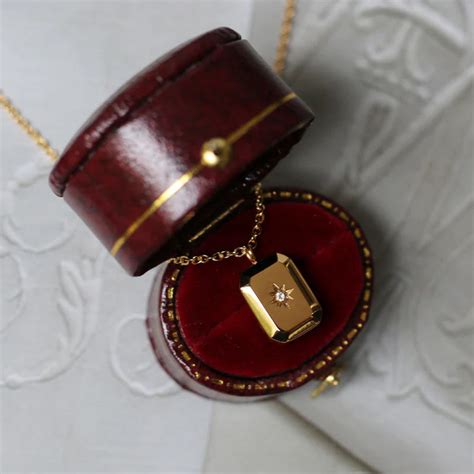 Elegant Gold Starburst Pendant Necklace – Timeless Luxury for Every Oc ...