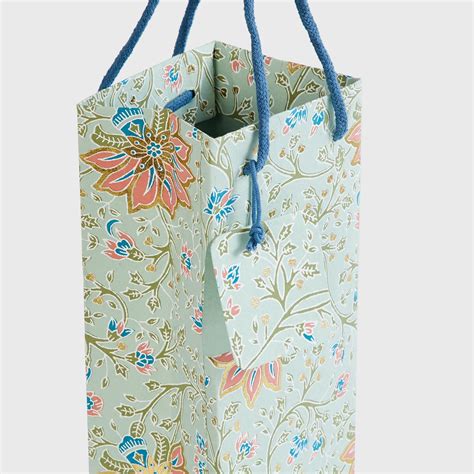 Buy Aero Paper Wine Bag with Tag from Home Centre at just INR 179.0